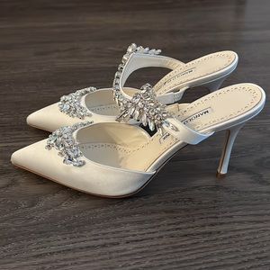 Brand new Manolo Blahnik, Lurum Crystal in 38 1/2